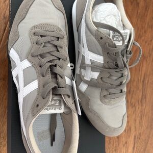 NIB Onitsuka Tiger Serrano Sneakers Oyster Grey/White US M 10/W 11.5